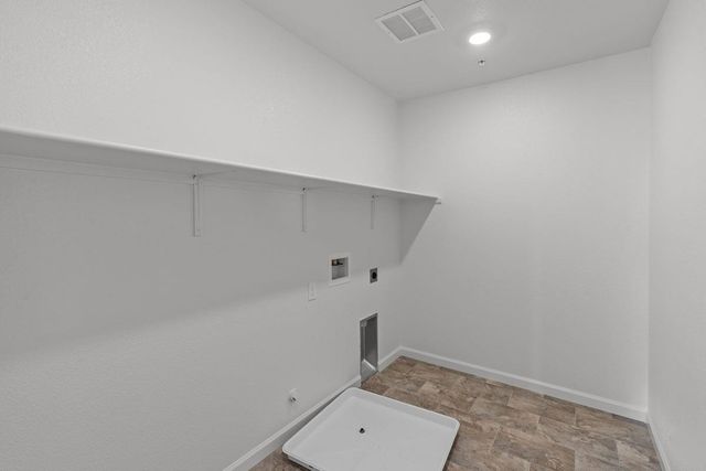 820 Summerhouse Dr, Patterson, CA 95363