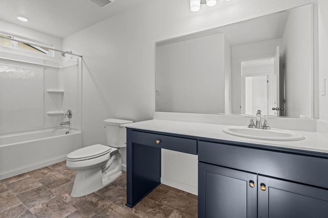 820 Summerhouse Dr, Patterson, CA 95363