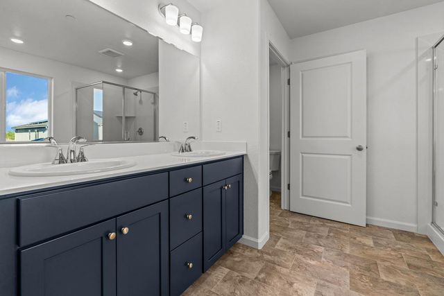 820 Summerhouse Dr, Patterson, CA 95363