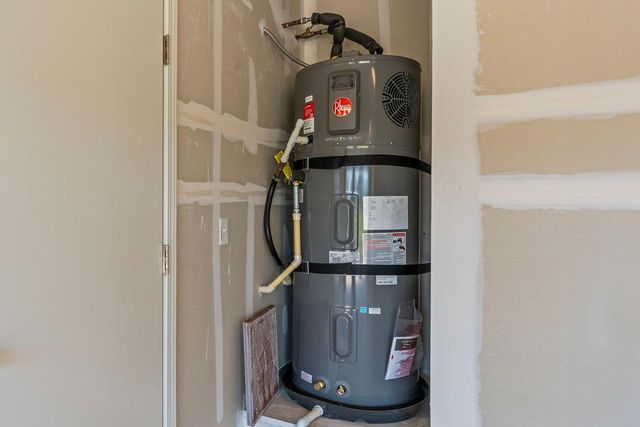 820 Summerhouse Dr, Patterson, CA 95363