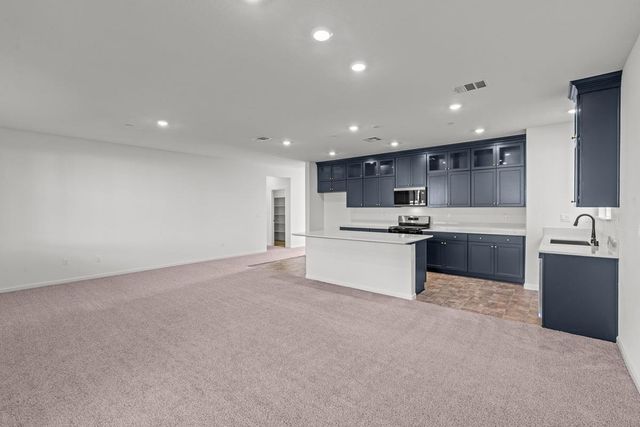 820 Summerhouse Dr, Patterson, CA 95363