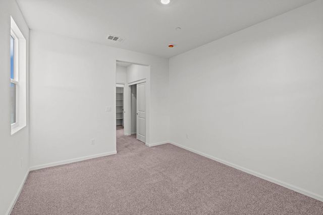 820 Summerhouse Dr, Patterson, CA 95363