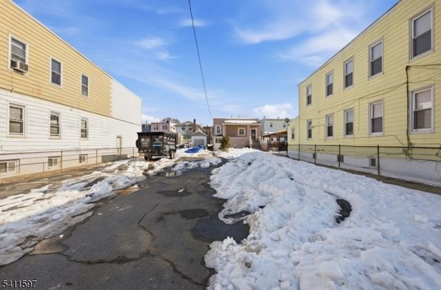 693 N 8Th St, Newark City, NJ 07107