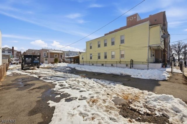 693 N 8Th St, Newark City, NJ 07107