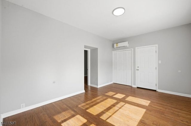 693 N 8Th St, Newark City, NJ 07107