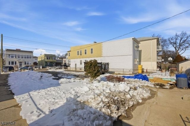 693 N 8Th St, Newark City, NJ 07107