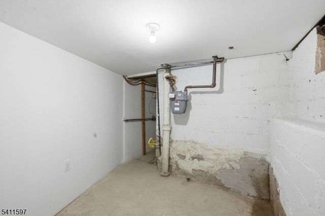 693 N 8Th St, Newark City, NJ 07107