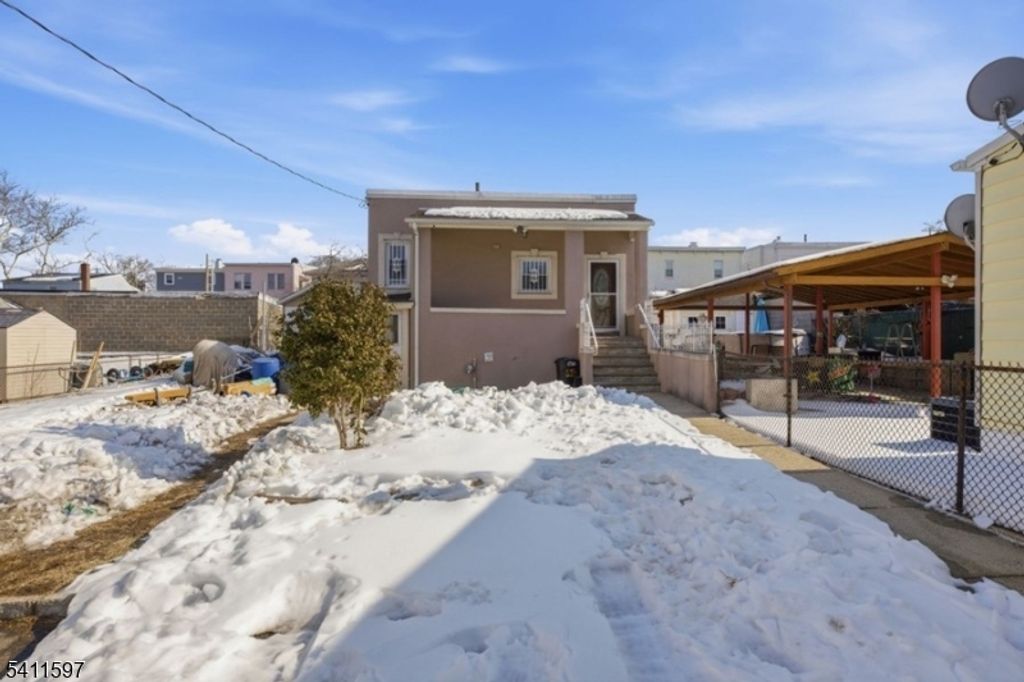 693 N 8Th St, Newark City, NJ 07107