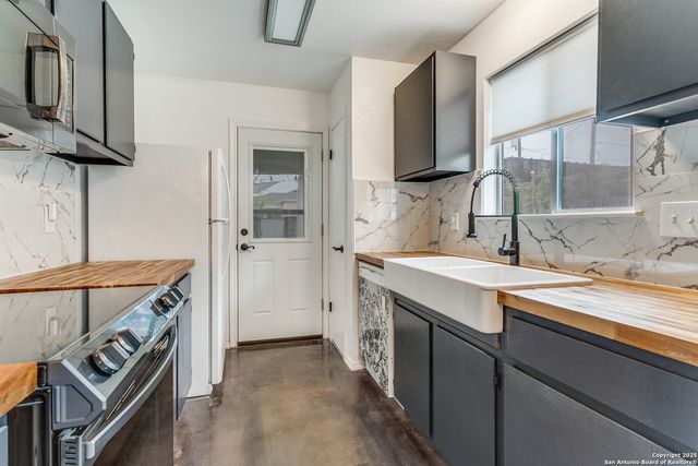 760 Garden Meadow, Universal City, TX 78148