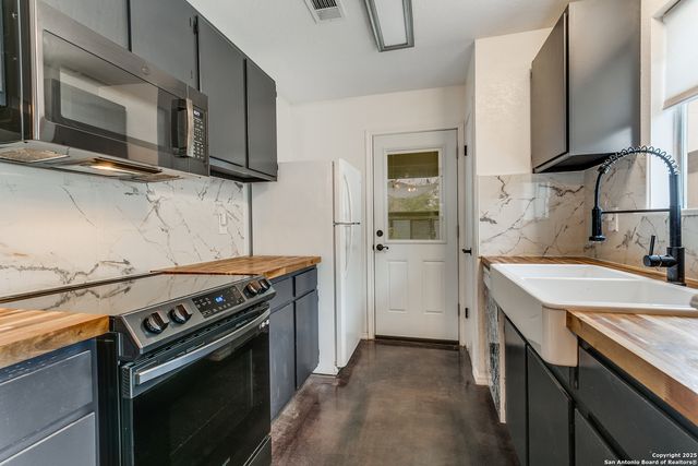 760 Garden Meadow, Universal City, TX 78148