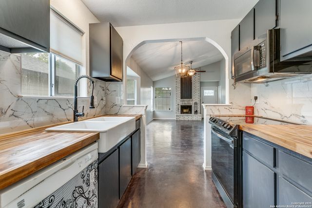 760 Garden Meadow, Universal City, TX 78148