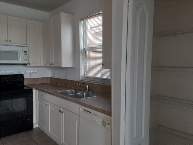 3760 NE 9th Ct, Homestead, FL 33033