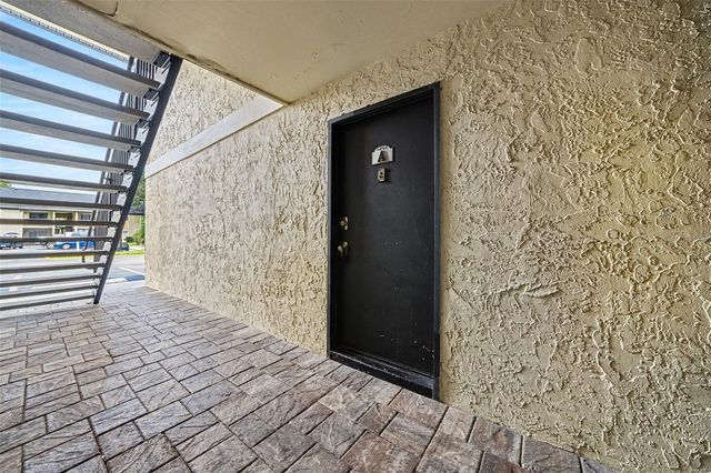 902 LAKE DESTINY ROAD A, Altamonte Springs, FL 32714