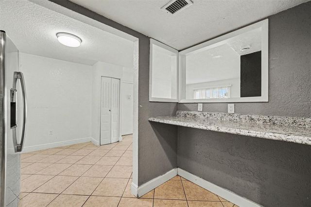902 LAKE DESTINY ROAD A, Altamonte Springs, FL 32714