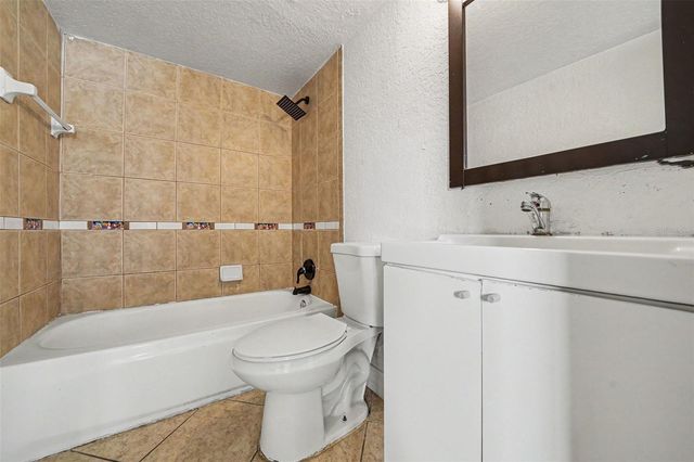 902 LAKE DESTINY ROAD A, Altamonte Springs, FL 32714