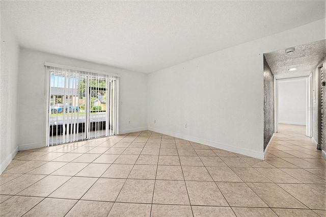 902 LAKE DESTINY ROAD A, Altamonte Springs, FL 32714