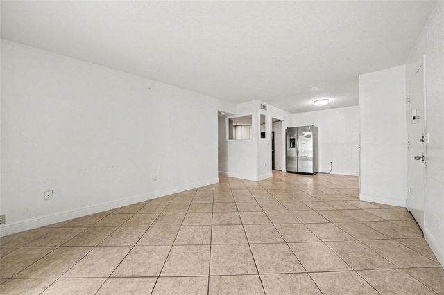 902 LAKE DESTINY ROAD A, Altamonte Springs, FL 32714