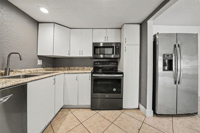 902 LAKE DESTINY ROAD A, Altamonte Springs, FL 32714
