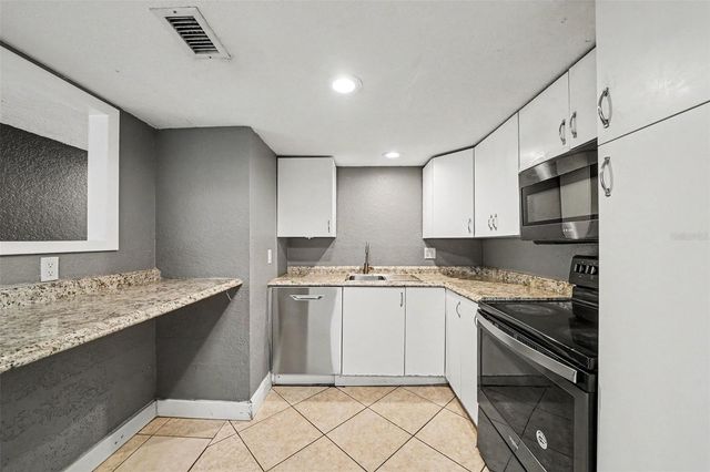 902 LAKE DESTINY ROAD A, Altamonte Springs, FL 32714