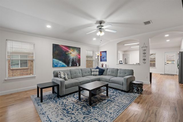 208 Banner Ave, Leander, TX 78641