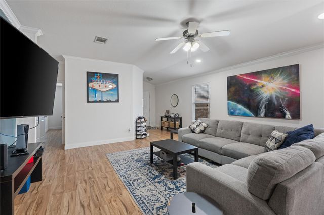 208 Banner Ave, Leander, TX 78641