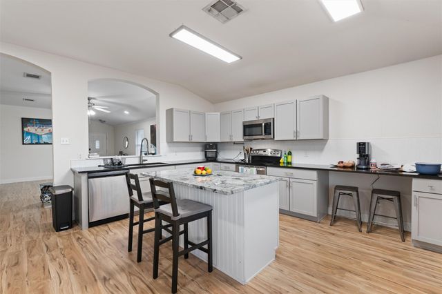 208 Banner Ave, Leander, TX 78641