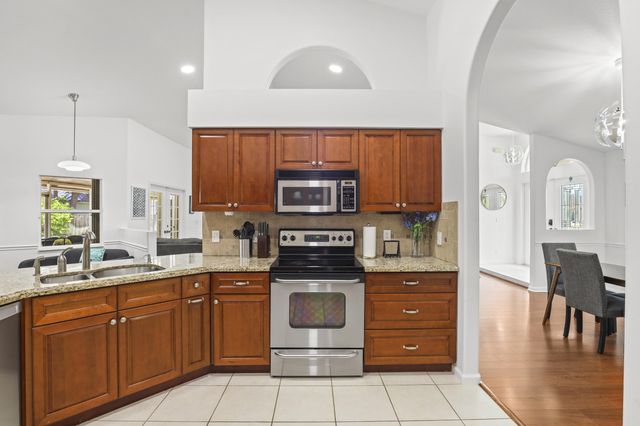 13885 Sheffield Street, Wellington, FL 33414