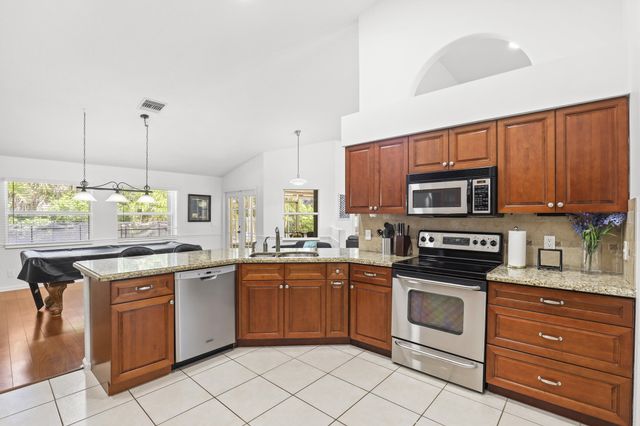 13885 Sheffield Street, Wellington, FL 33414