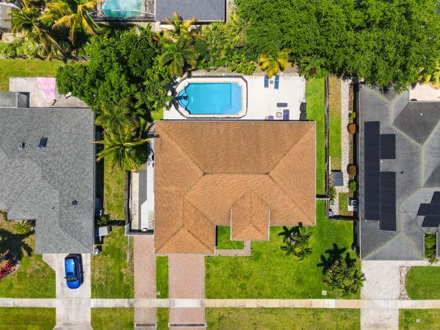 13885 Sheffield Street, Wellington, FL 33414