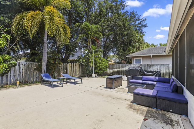 13885 Sheffield Street, Wellington, FL 33414