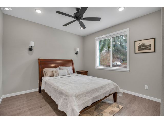 2308 Se RISLEY Ave, Milwaukie, OR 97267