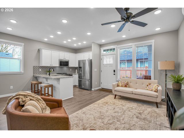 2308 Se RISLEY Ave, Milwaukie, OR 97267