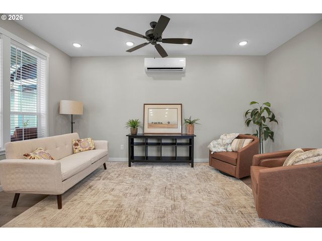 2308 Se RISLEY Ave, Milwaukie, OR 97267