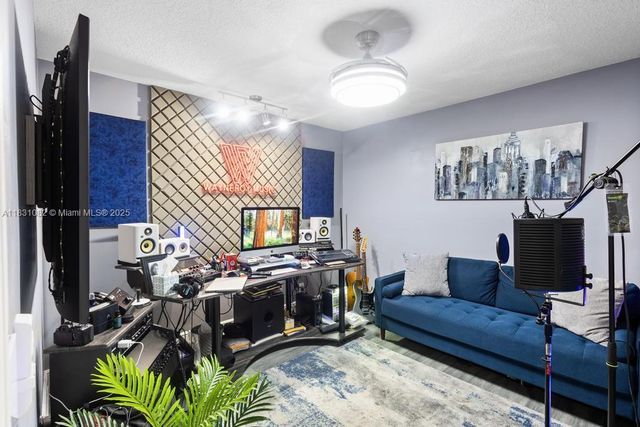 841 NW 126th Ave, Coral Springs, FL 33071
