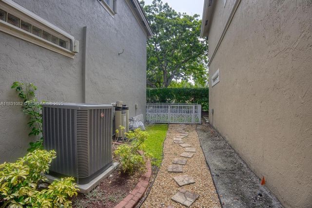 841 NW 126th Ave, Coral Springs, FL 33071