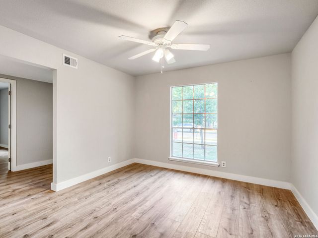 231 MEADOW PATH DR, San Antonio, TX 78227
