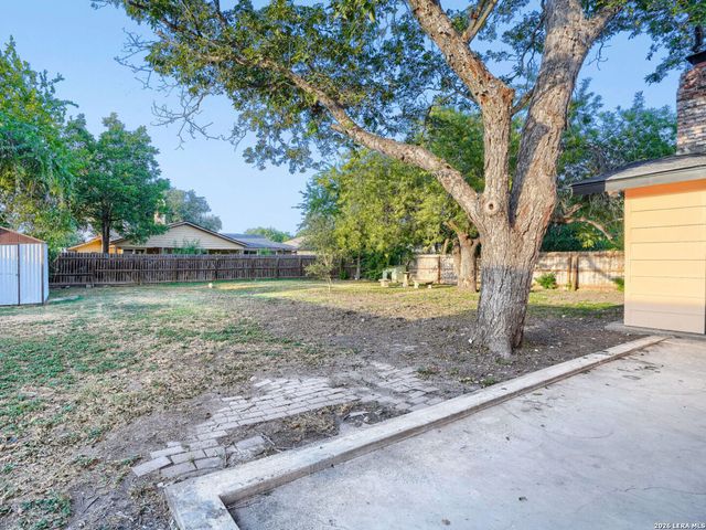 231 MEADOW PATH DR, San Antonio, TX 78227