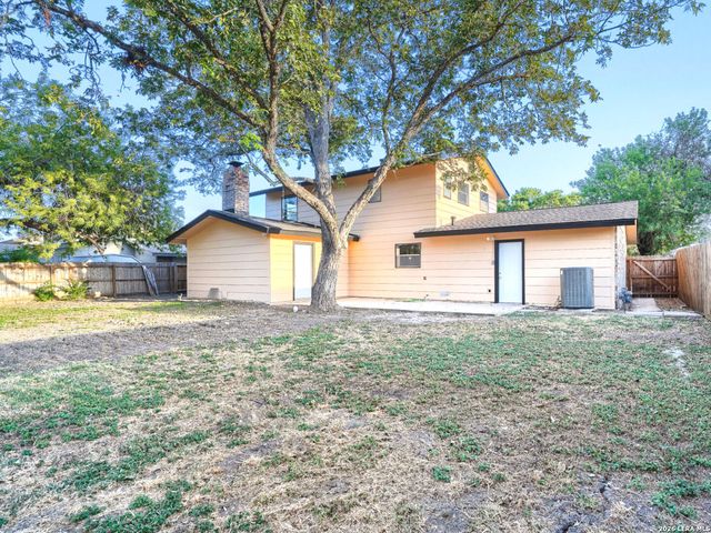 231 MEADOW PATH DR, San Antonio, TX 78227