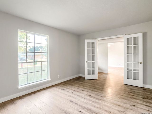 231 MEADOW PATH DR, San Antonio, TX 78227