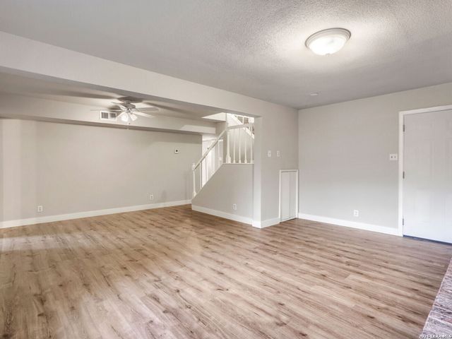 231 MEADOW PATH DR, San Antonio, TX 78227