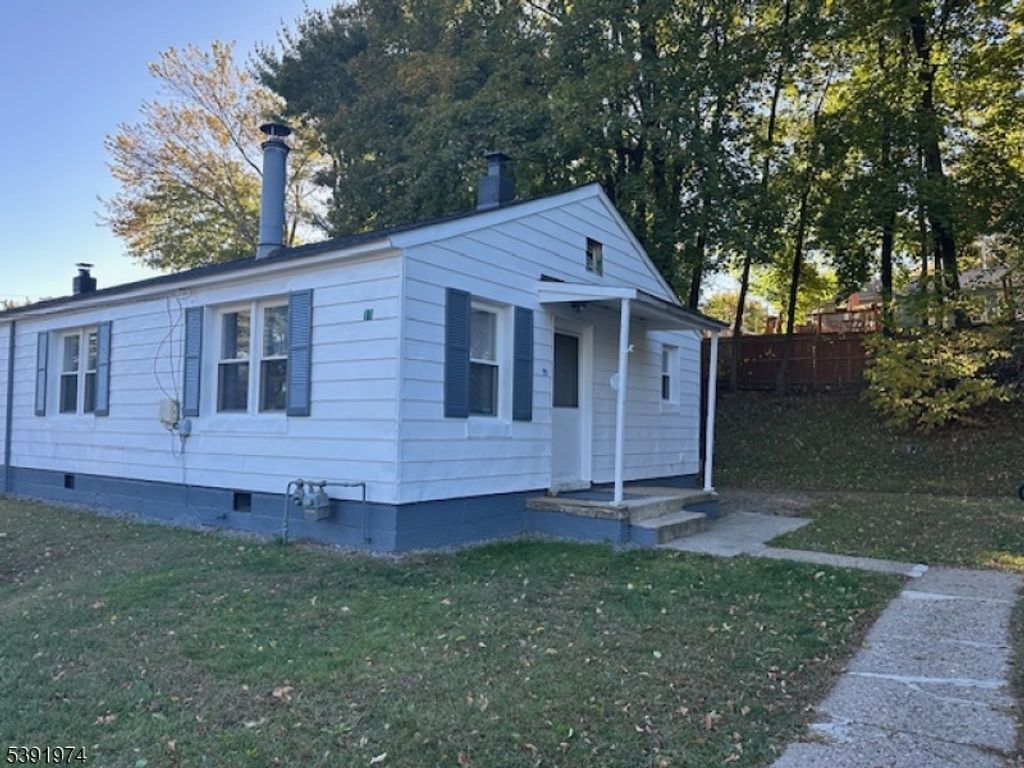 11 Cleveland Ave, Victory Gardens Boro, NJ 07801