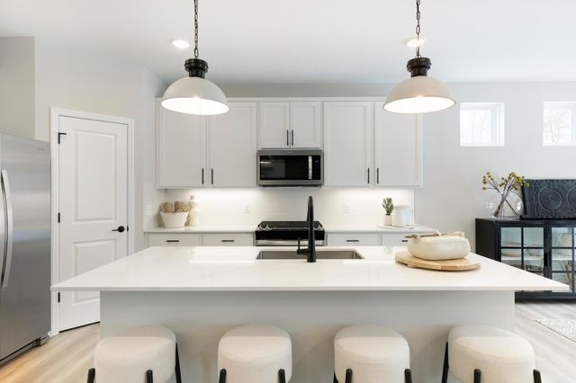 12752 Farnham Lane, Rogers, MN 55374