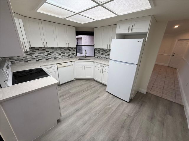 14925 SW 48th Terrace 20E, Miami, FL 33185