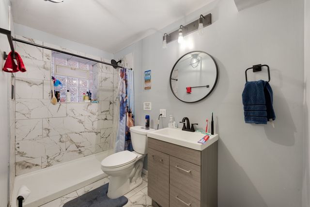 6718 S Saint Lawrence Avenue, Chicago, IL 60637