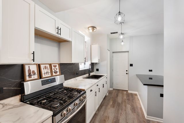 6718 S Saint Lawrence Avenue, Chicago, IL 60637