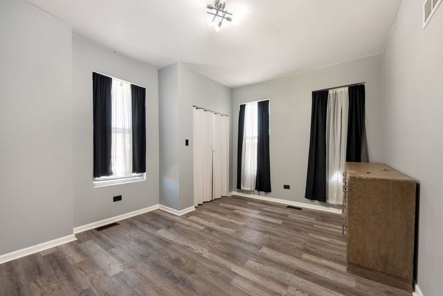 6718 S Saint Lawrence Avenue, Chicago, IL 60637