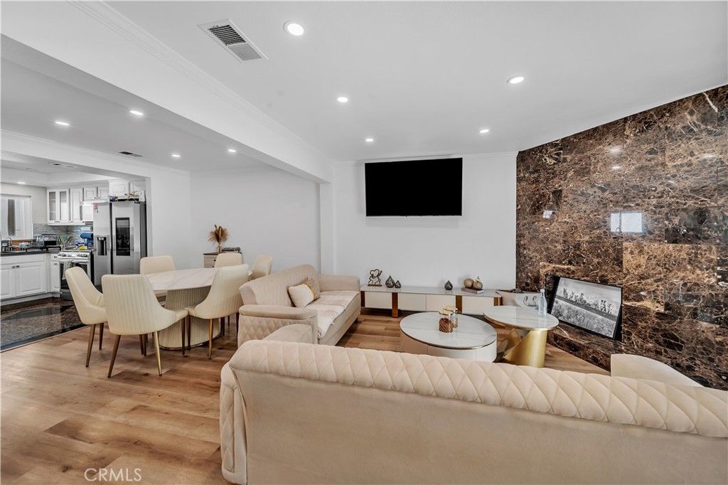 13412 Burbank #2, Sherman Oaks, CA 91401 — exterior