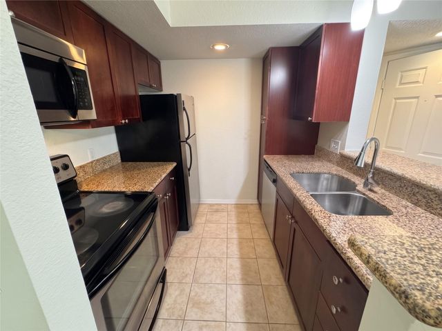 5124 CONROY ROAD 33, Orlando, FL 32811