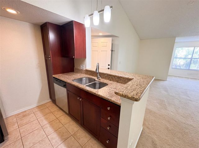 5124 CONROY ROAD 33, Orlando, FL 32811