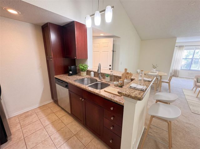 5124 CONROY ROAD 33, Orlando, FL 32811